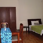 极乐园酒店 *